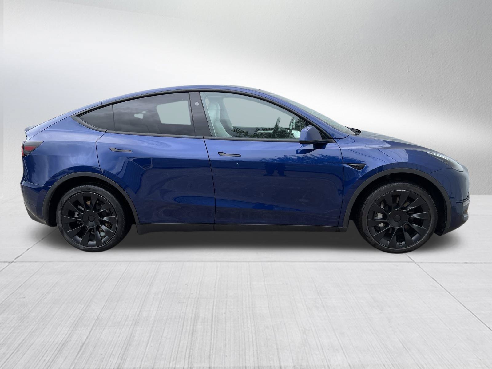 Used 2024 Tesla Model Y 2WD image 7