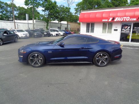 Used 2018 Ford Mustang GT RWD image 2