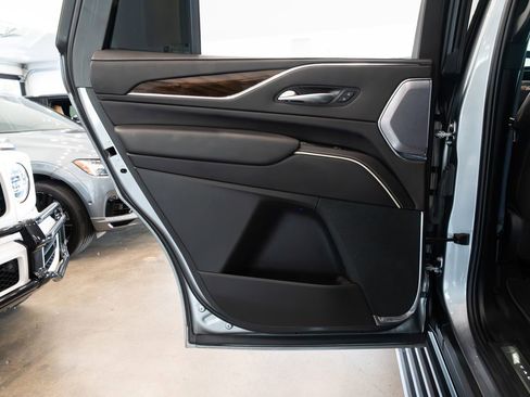 Used 2024 Cadillac Escalade Sport Platinum w/ LPO, ONYX Package AWD/4WD image 19