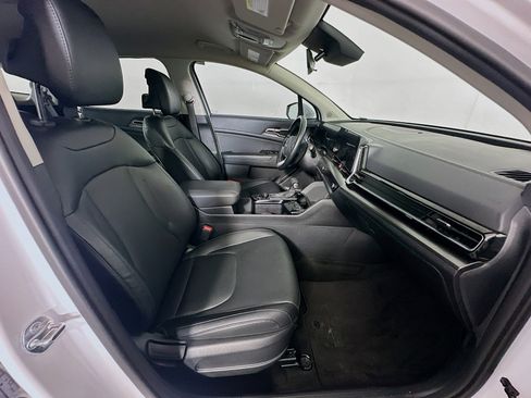 Used 2025 Kia Sportage EX FWD image 32