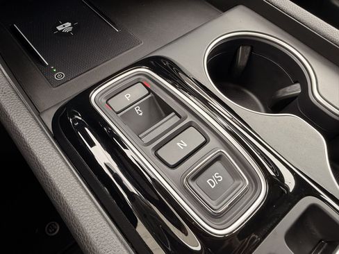 Certified 2025 Honda Pilot Touring image 24