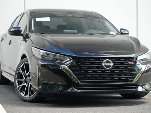 Used 2024 Nissan Sentra SR w/ SR Premium Package FWD image 2