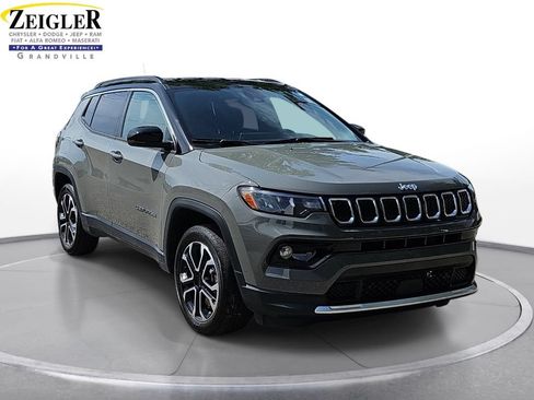 Used 2023 Jeep Compass Limited AWD/4WD image 3