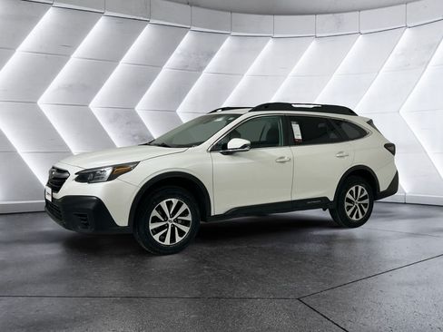 Used 2022 Subaru Outback Premium AWD/4WD image 3