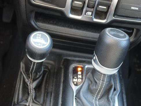 Used 2020 Jeep Wrangler Unlimited Sahara AWD/4WD image 21