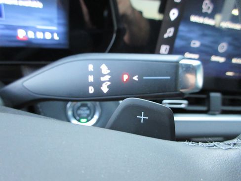 Used 2026 Chevrolet Equinox LT w/ Safety and Technology Package FWD image 26