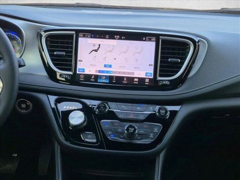 New 2026 Chrysler Pacifica Limited image 12