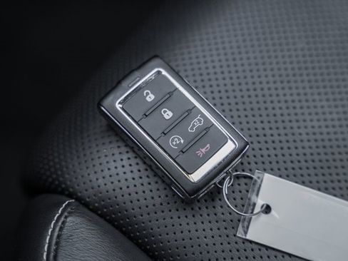 Used 2022 Jeep Grand Cherokee Overland w/ Luxury Tech Group IV image 20