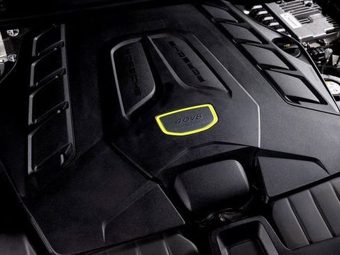 Used 2022 Porsche Cayenne Turbo S image 11