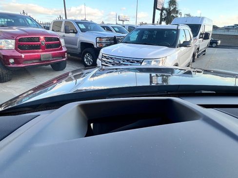 Used 2025 Land Rover Range Rover Long Wheelbase Autobiography image 40