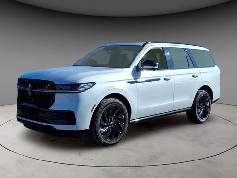 New 2025 Lincoln Navigator Reserve w/ Jet Appearance Package AWD/4WD image 1