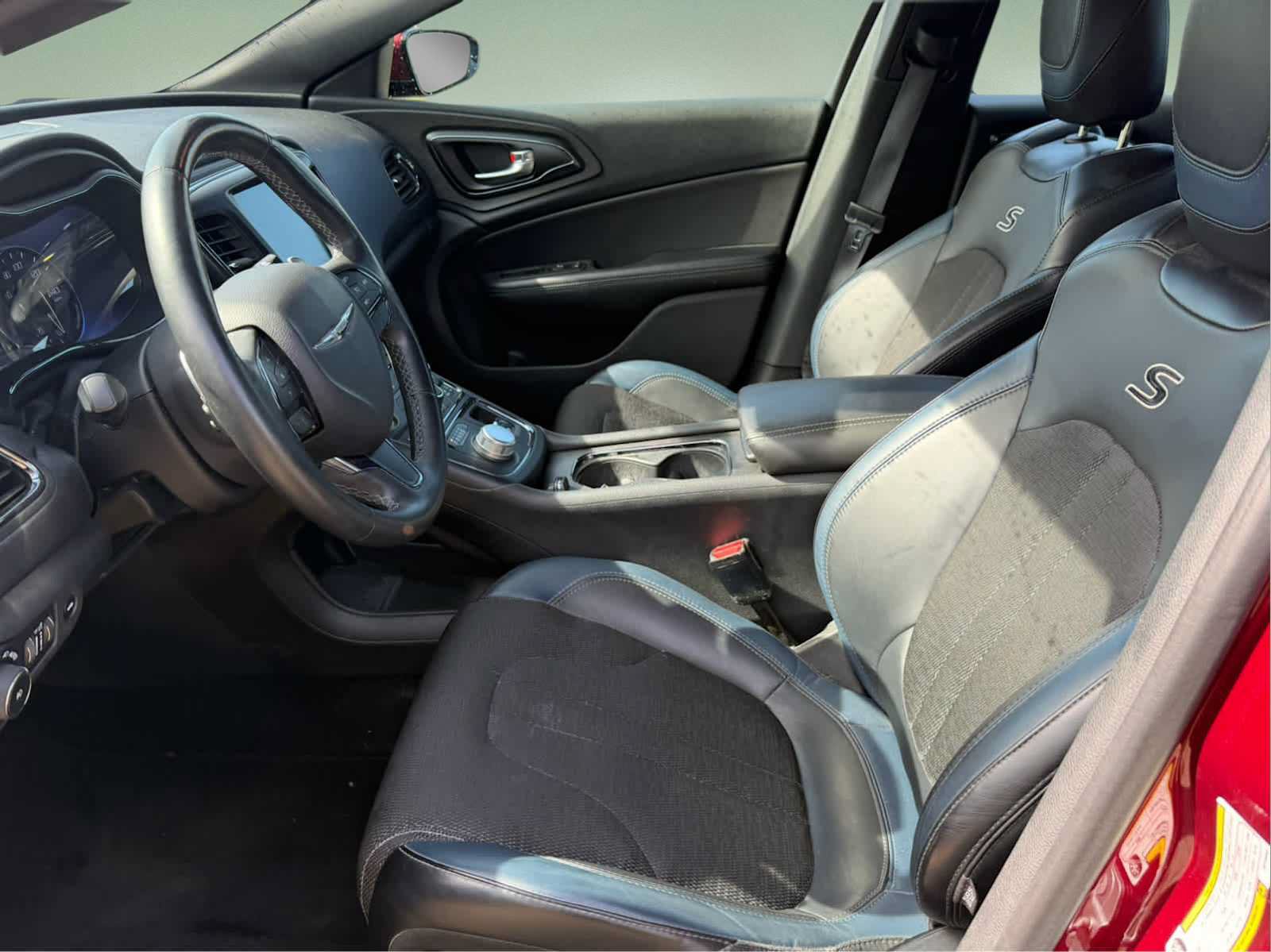 Used 2016 Chrysler 200 S w/ Comfort Group FWD image 9