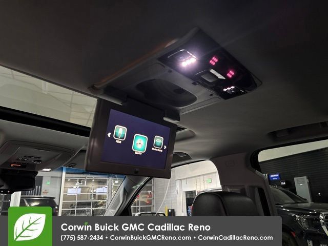 Used 2017 GMC Yukon XL SLT w/ Open Road Package AWD/4WD image 36