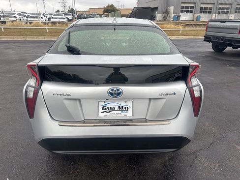 Used 2017 Toyota Prius Two image 4