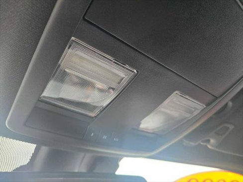 Used 2022 Dodge Challenger GT RWD image 30