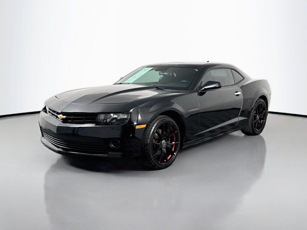 Used 2015 Chevrolet Camaro LT RWD image 1