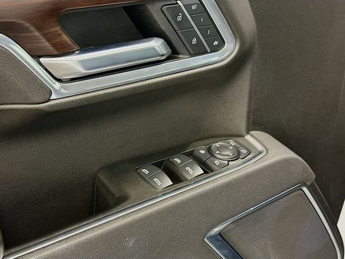 Used 2025 GMC Sierra 1500 SLT image 15