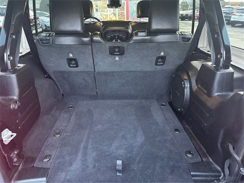 Used 2020 Jeep Wrangler Unlimited Sahara image 11