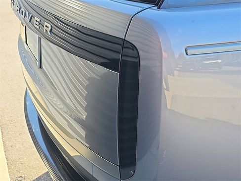 Used 2025 Land Rover Range Rover SE image 16