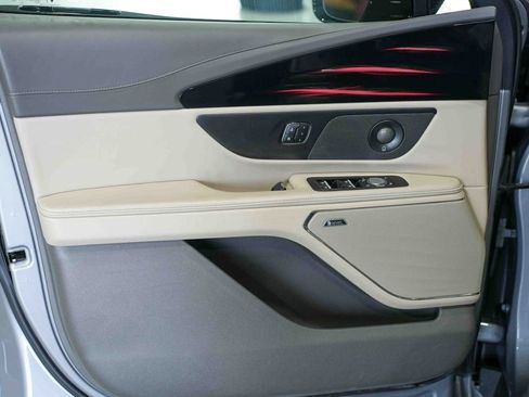 Used 2024 Lincoln Nautilus Reserve w/ Equipment Group 202A image 16