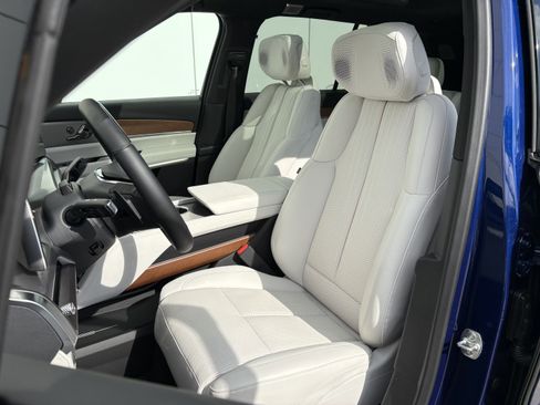 Used 2026 Cadillac Vistiq Sport image 15