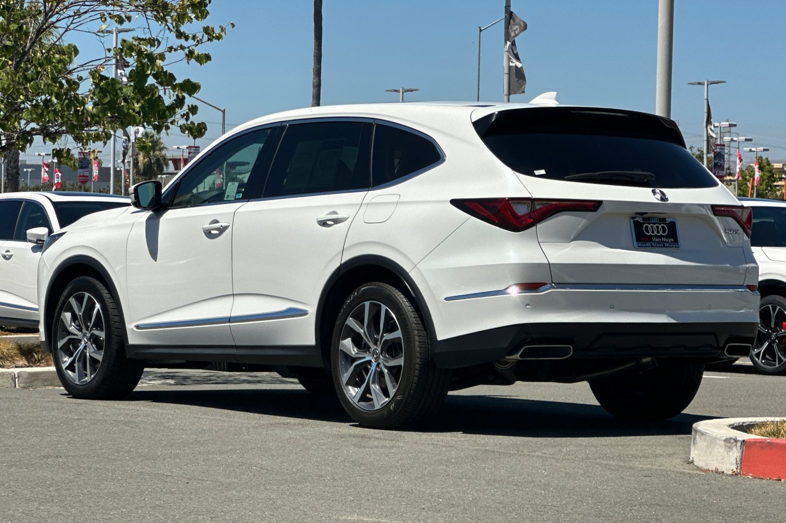 Used 2024 Acura MDX w/ Technology Package FWD image 6