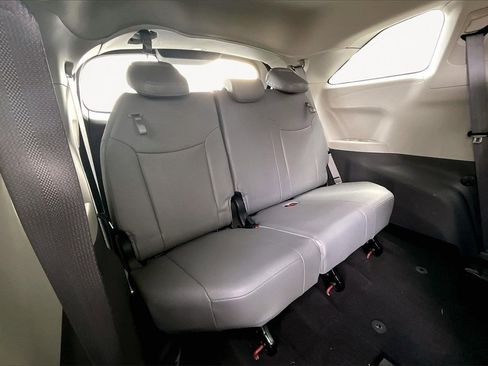 Certified 2024 Toyota Sienna XLE image 27