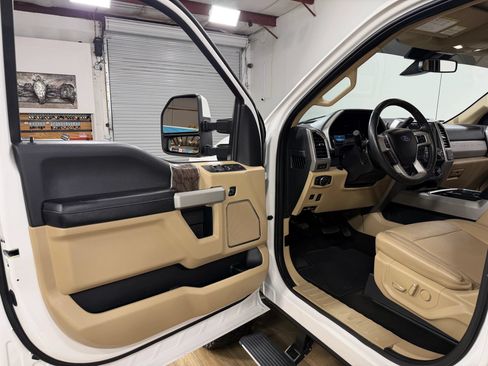 Used 2018 Ford F250 Lariat w/ Lariat Ultimate Package AWD/4WD image 12