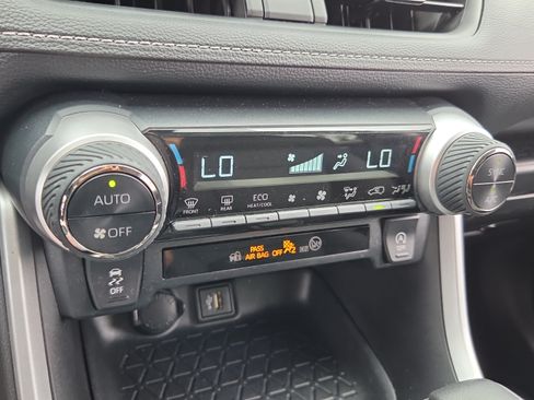 Used 2024 Toyota RAV4 XLE AWD/4WD image 20