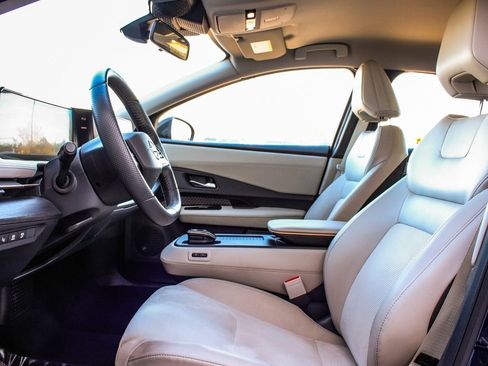 Used 2023 Nissan Ariya AWD image 32