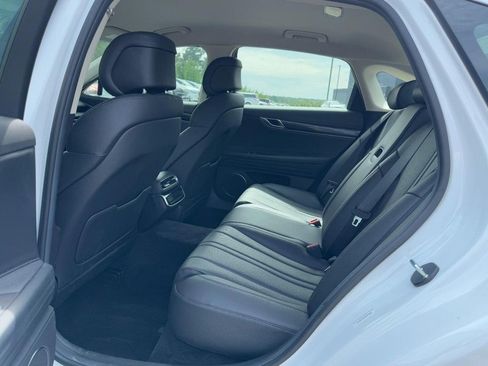 Certified 2025 Genesis G80 2.5T image 10