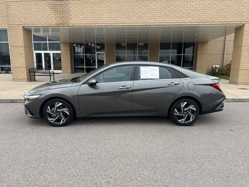 Used 2024 Hyundai Elantra SEL w/ Convenience Package image 1