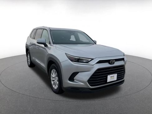 Used 2025 Toyota Grand Highlander FWD image 3