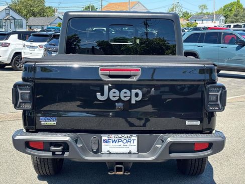Used 2021 Jeep Gladiator Overland w/ Popular Equipment Package AWD/4WD image 3