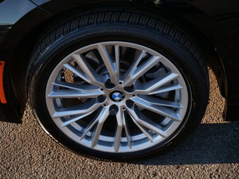 Used 2023 BMW 330i xDrive Sedan w/ Premium Package image 15