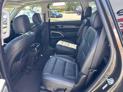 Used 2021 Kia Telluride EX w/ EX Premium Package AWD/4WD image 12