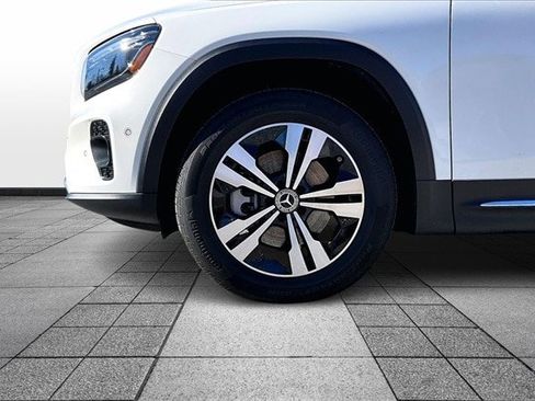 Used 2025 Mercedes-Benz GLB 250 250 image 4