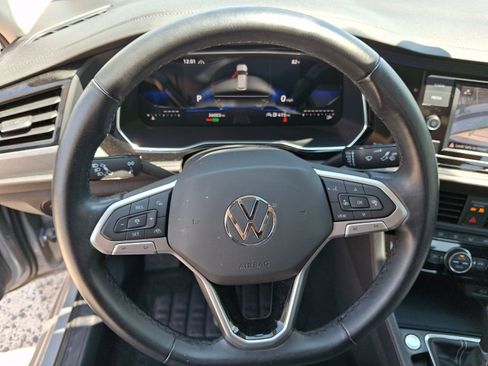 Used 2023 Volkswagen Jetta SE FWD image 19