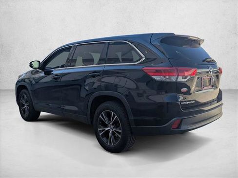Used 2019 Toyota Highlander LE image 6