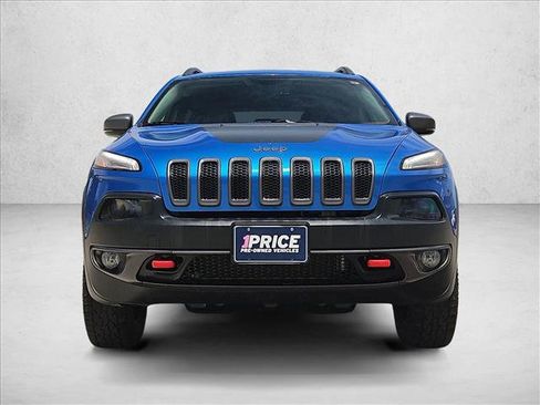 Used 2018 Jeep Cherokee Trailhawk w/ Comfort/Convenience Group AWD/4WD image 2