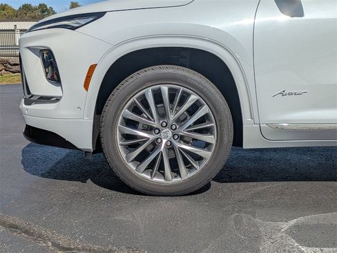 New 2026 Buick Enclave Avenir w/ Super Cruise Package image 8