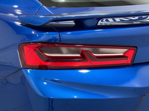 Used 2018 Chevrolet Camaro SS RWD image 31