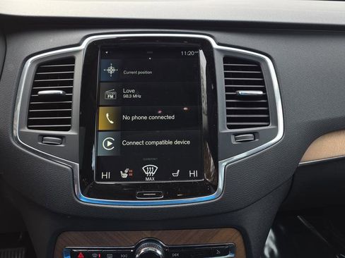 Used 2021 Volvo XC90 T6 Momentum w/ Climate Package image 25