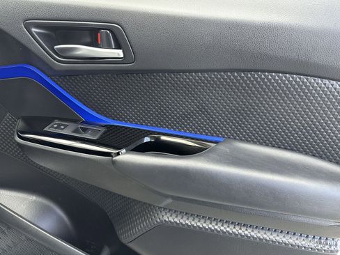 Used 2021 Toyota C-HR XLE image 34