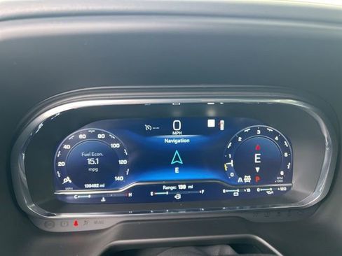 Used 2022 Chevrolet Suburban Z71 image 11