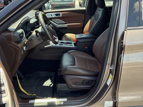 Used 2021 Ford Explorer King Ranch w/ Premium Technology Package AWD/4WD image 2