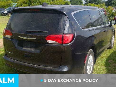 Used 2022 Chrysler Voyager LX FWD image 4