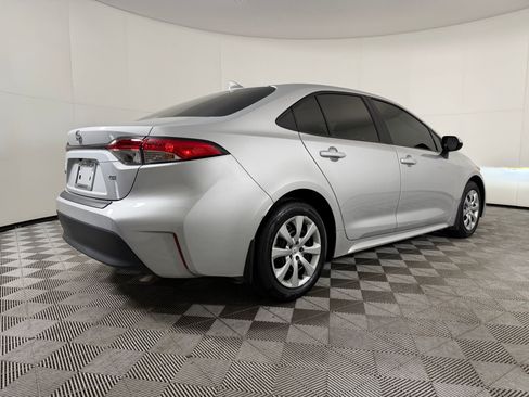 Used 2025 Toyota Corolla LE FWD image 9