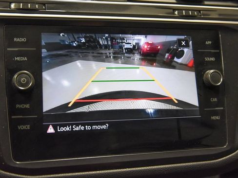 Used 2021 Volkswagen Tiguan SE w/ Panoramic Sunroof Package image 20