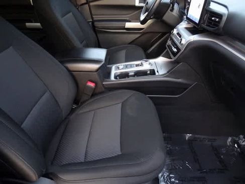 Used 2022 Ford Explorer XLT image 15